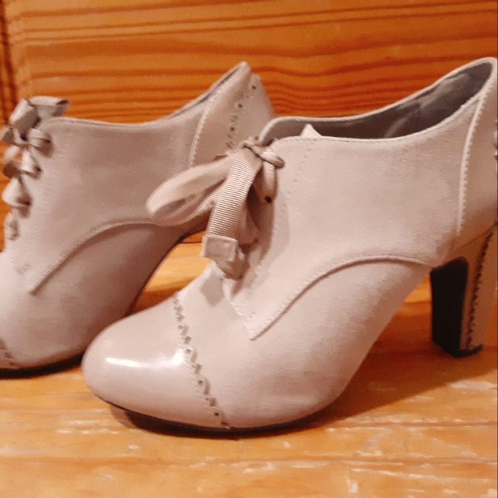 Gianni Bini booties